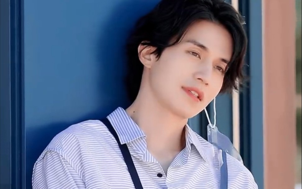 李栋旭脚趾痛的shiningboyfocus11舔屏盼望的大海