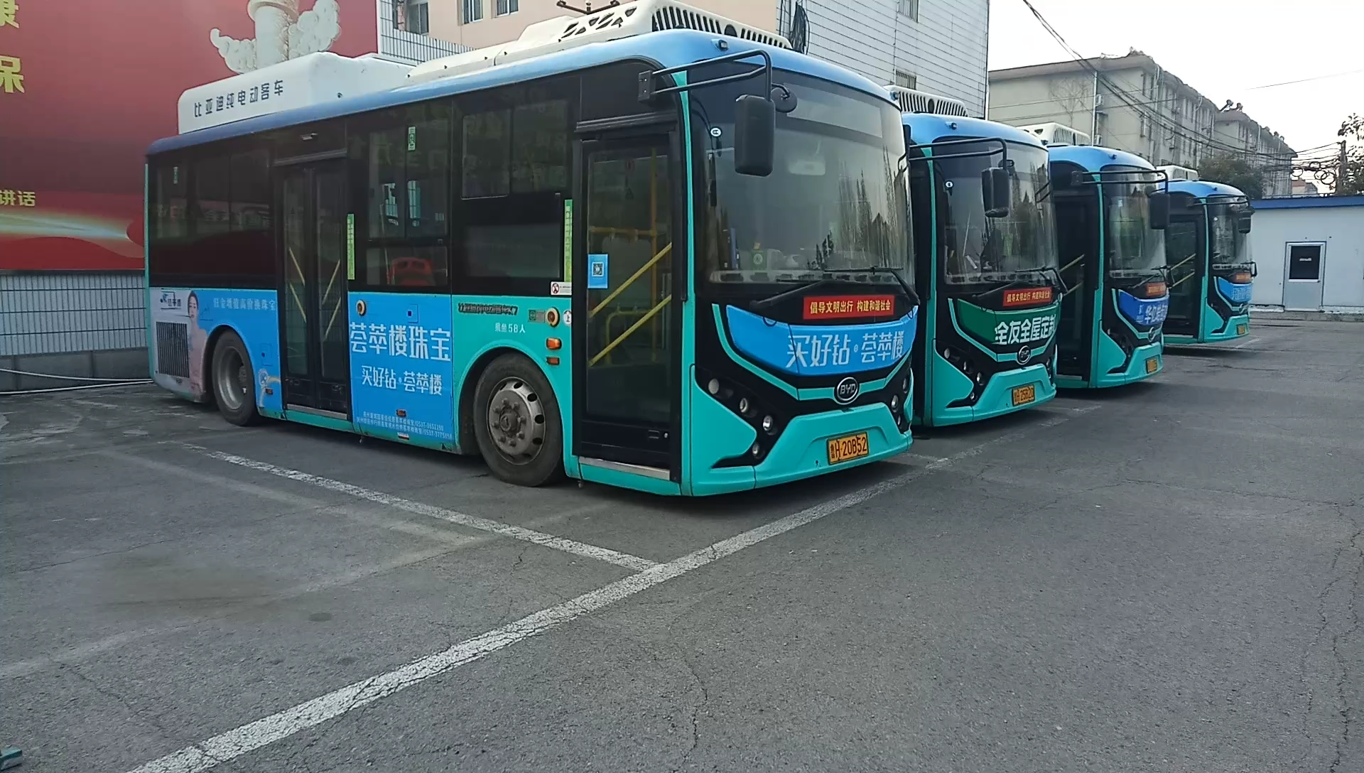 [年终视频]一群比亚迪k7停在了一起.