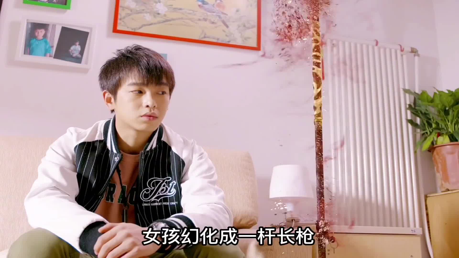 小伙拥有七煌器灵炎枪重黎,可以释放10倍重力,因此被坏人盯上