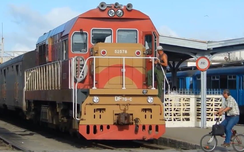 古巴客运铁路列车