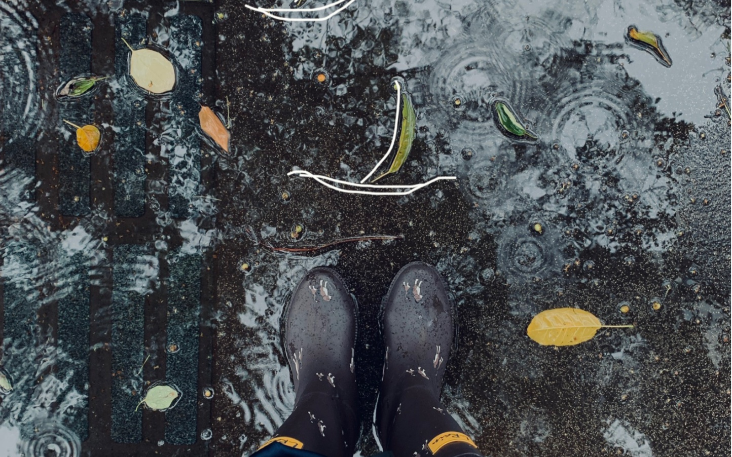 雨天踩水,幼稚不多刚够用:o
