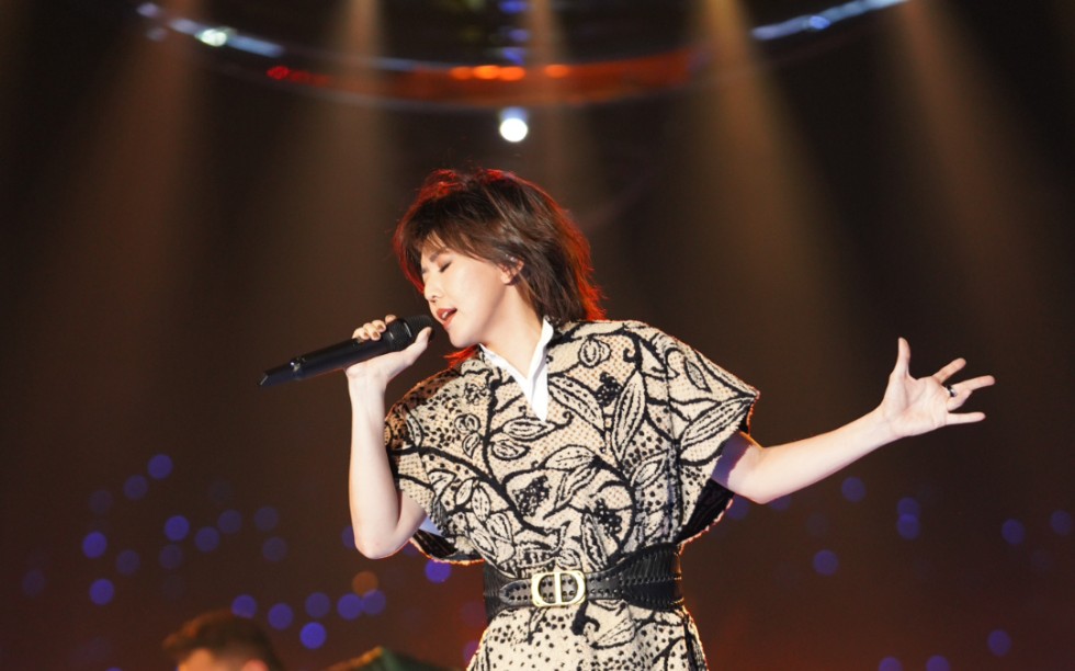 「孙燕姿」江苏卫视跨年 《神奇》 《跳舞的梵谷》 《遇见》 《第一天