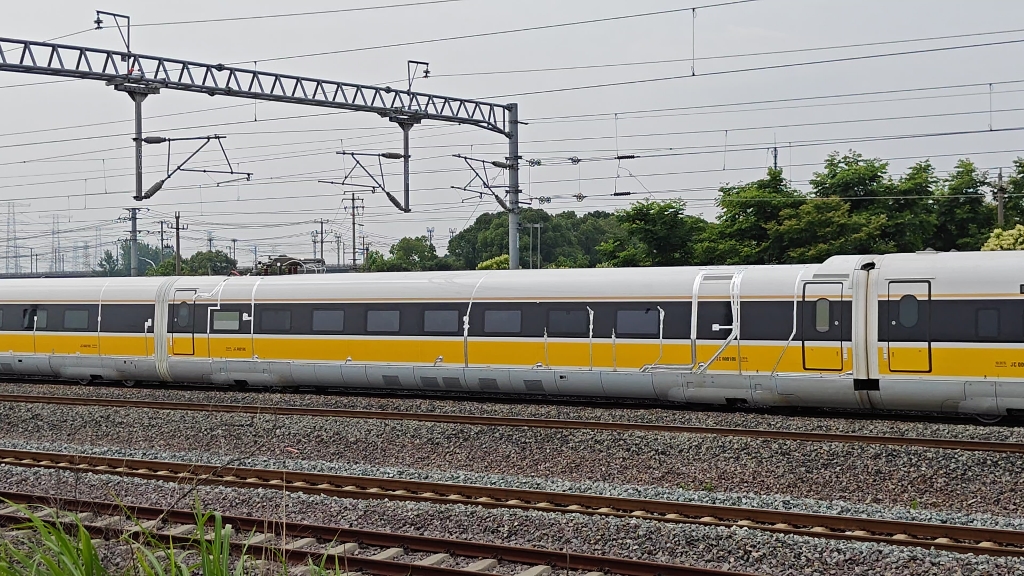 cr400bfj-0001京沪线黄渡通过,本务机车上局徐段hxd1d-0511