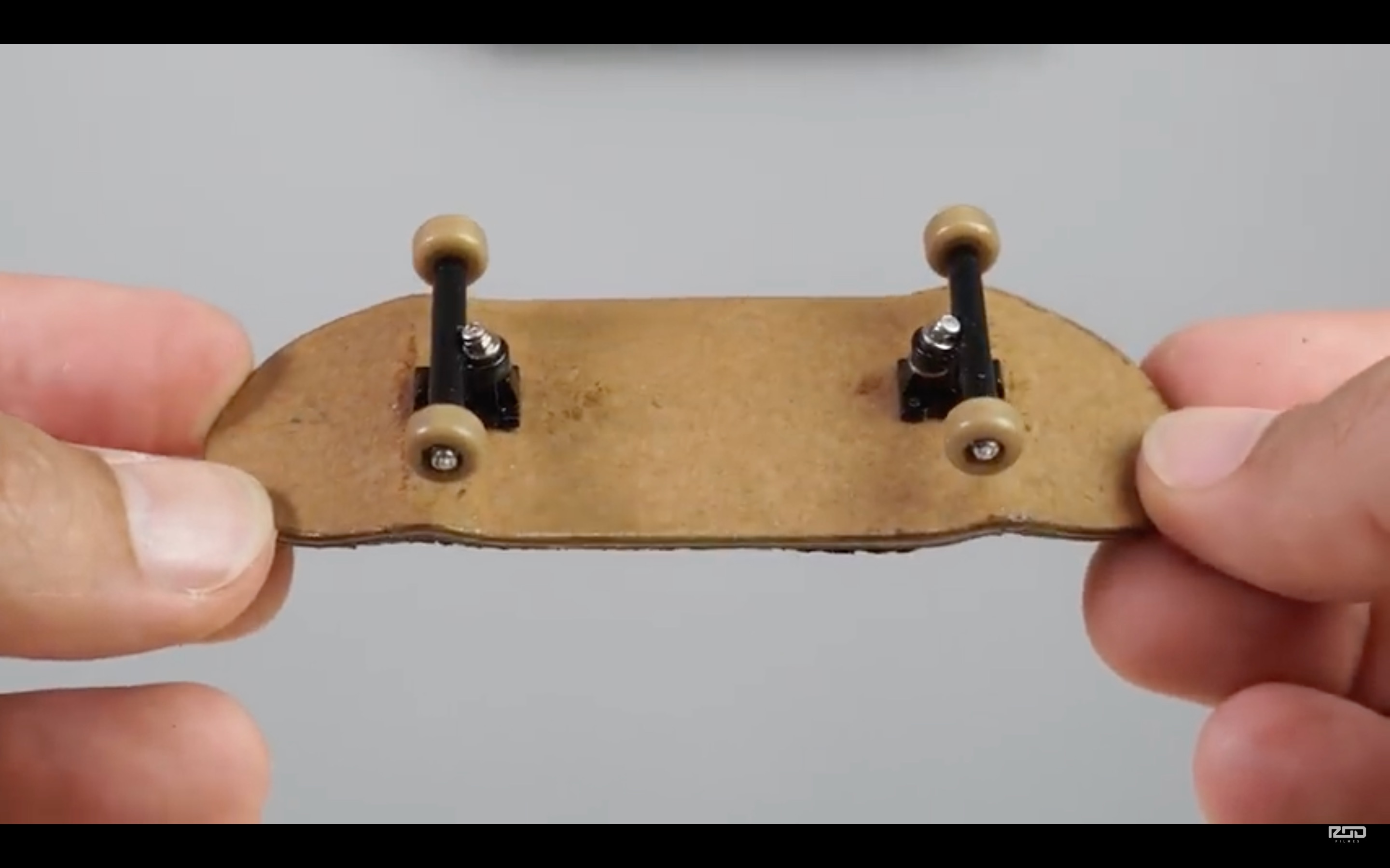 用牛皮纸完成 手指滑板制作_哔哩哔哩_bilibili
