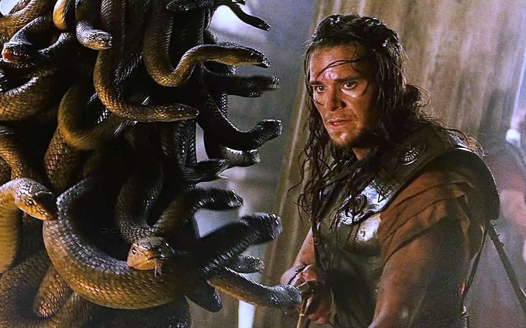 来感受下美杜莎的压迫感,一经目视直接被石化!