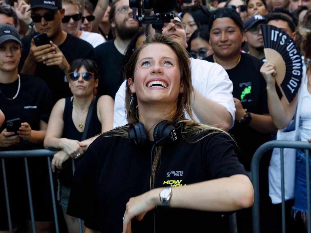 charlotte de witte在纽约街头ins视频