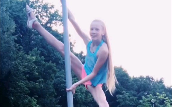 [图]Этим летом у меня появилось новое увлечение Pole Dance Подписывайтесь на мой кан