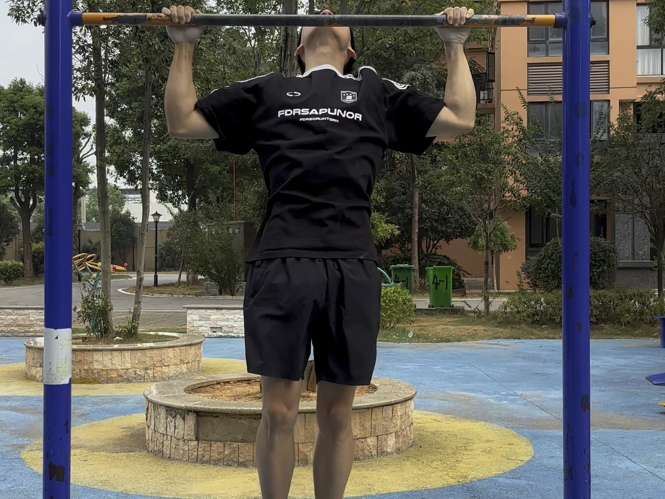 硬拉55次引体向上