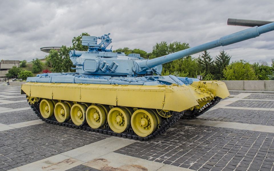 乌克兰哈尔科夫马里舍夫坦克设计局测试t80bv双向稳定器