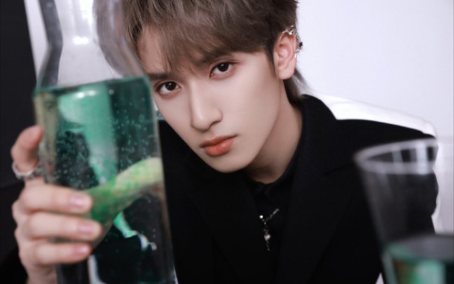 【严浩翔】「乌托邦乐园舞台」颜值向混剪!你小子别太帅