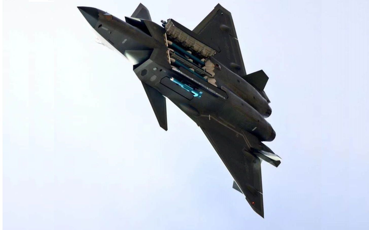 20露出弹仓就像男生撩起衬衫露出了腹肌撩得小兵兵面红心跳歼10btvc哼