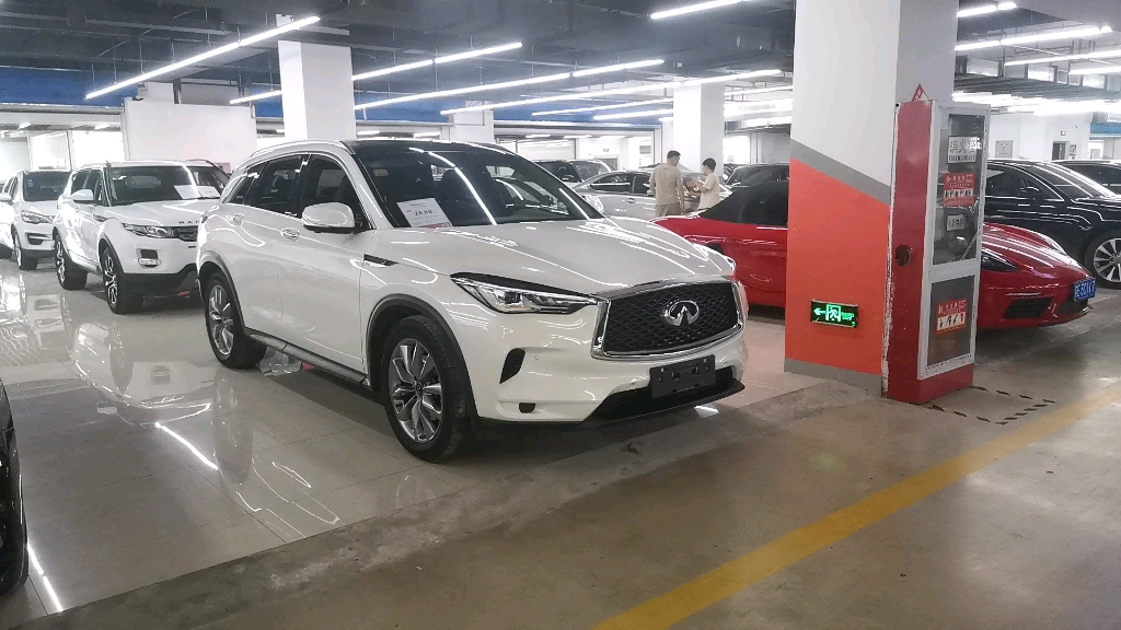 21年的英菲尼迪qx50 四驱菁英版.开了2.8万公里,还值多少钱.