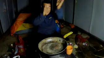 Tải video: 花49块钱买了一斤猪头肉跟凉拌菜喝美酒很过瘾，想把小狗送有缘人