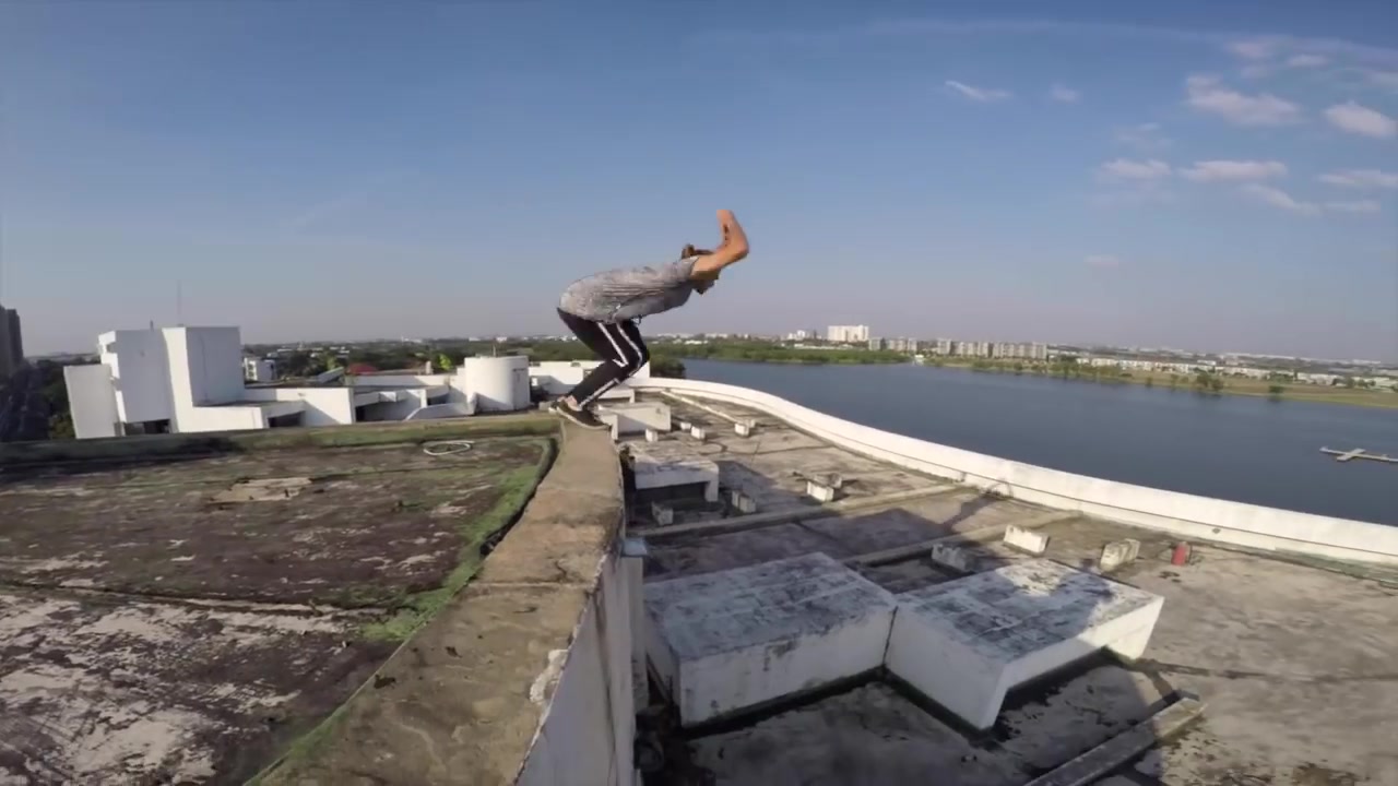 几个精彩的前空翻镜头