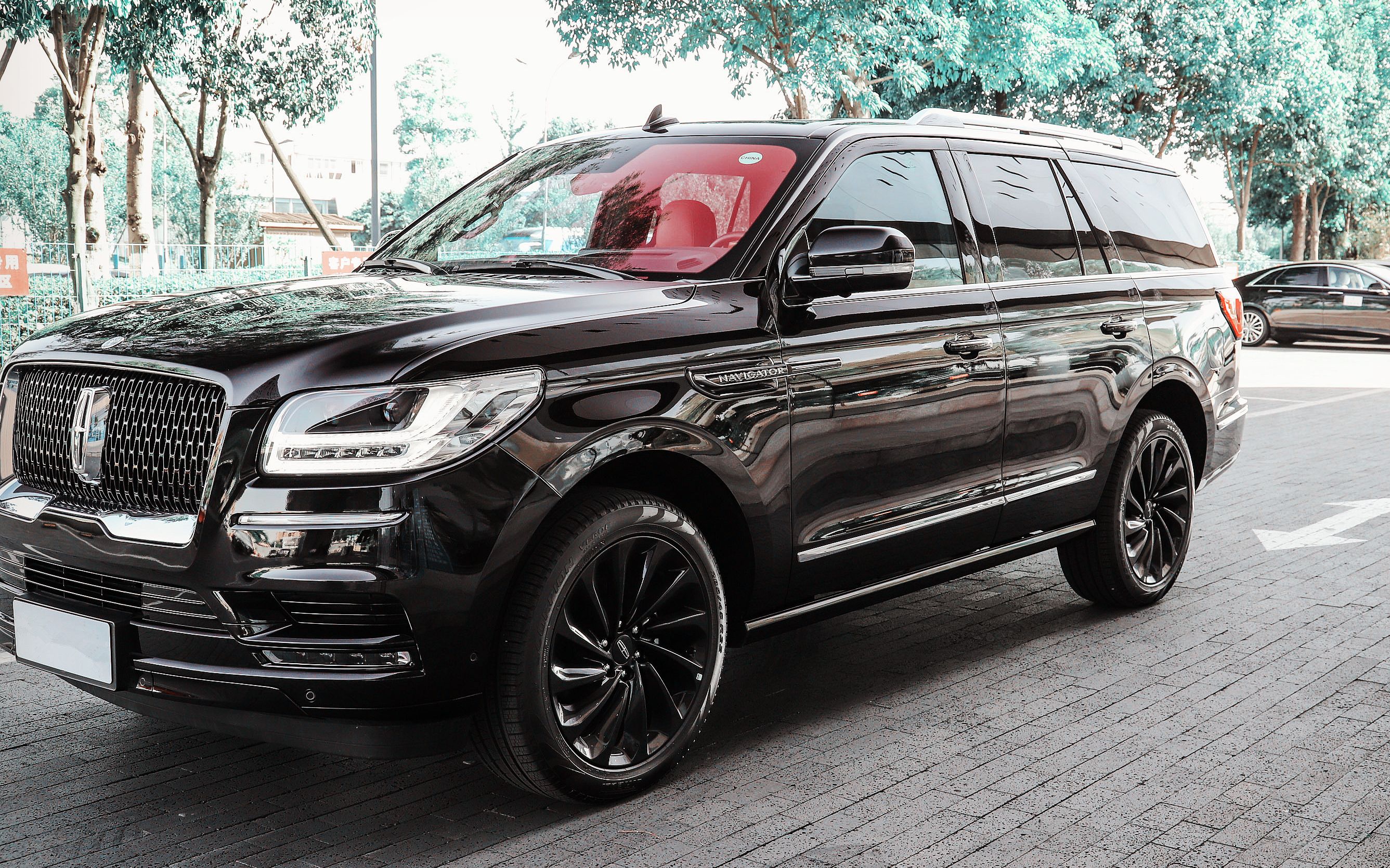 百万豪车就看它!领航员依旧一分不少,真正大7座,上路就是焦点