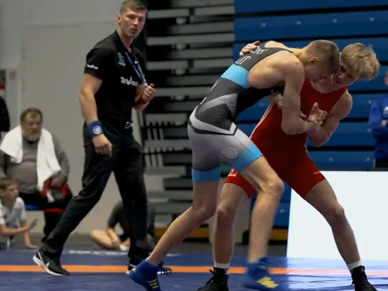 东欧u17古典式摔跤,裁判可以的!