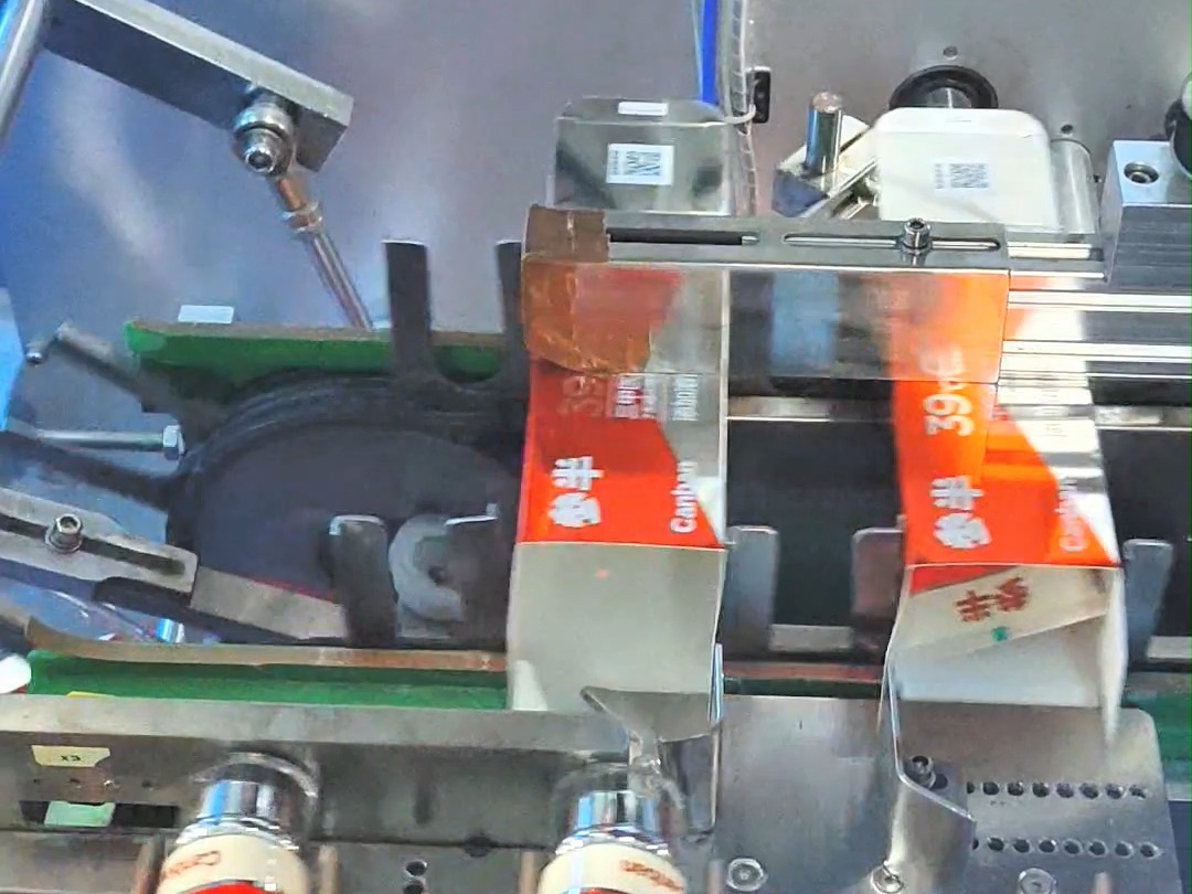 牙膏装盒机为工厂解决人手紧缺效率慢,包装困难问题让产品包装后端全