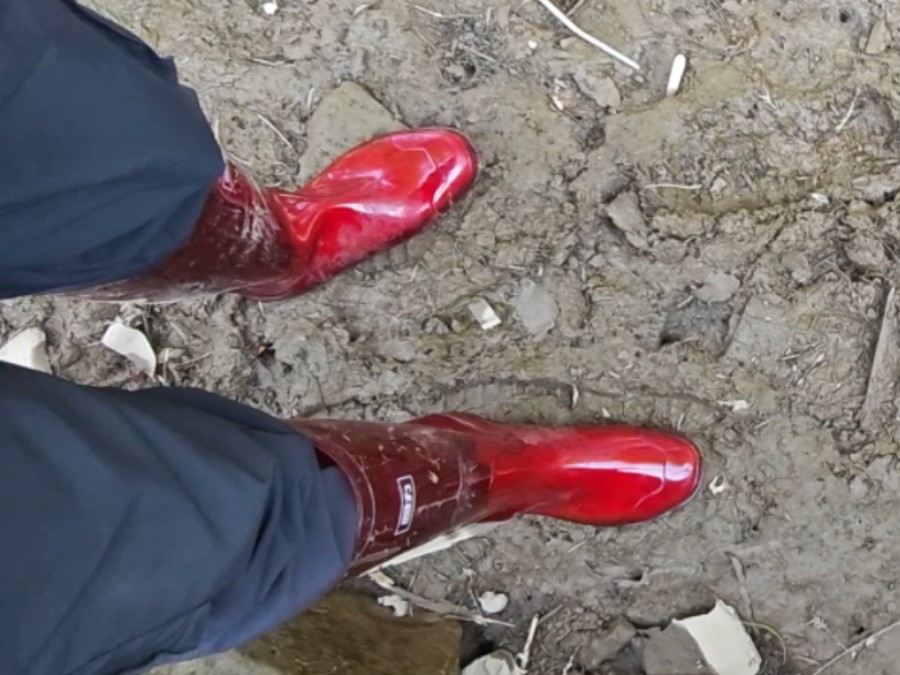 穿雨靴怎么踩泥巴之萌新教学