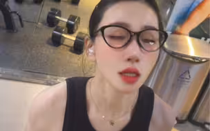 当御姐开始练肩👿 你的心跳还稳得住吗？
