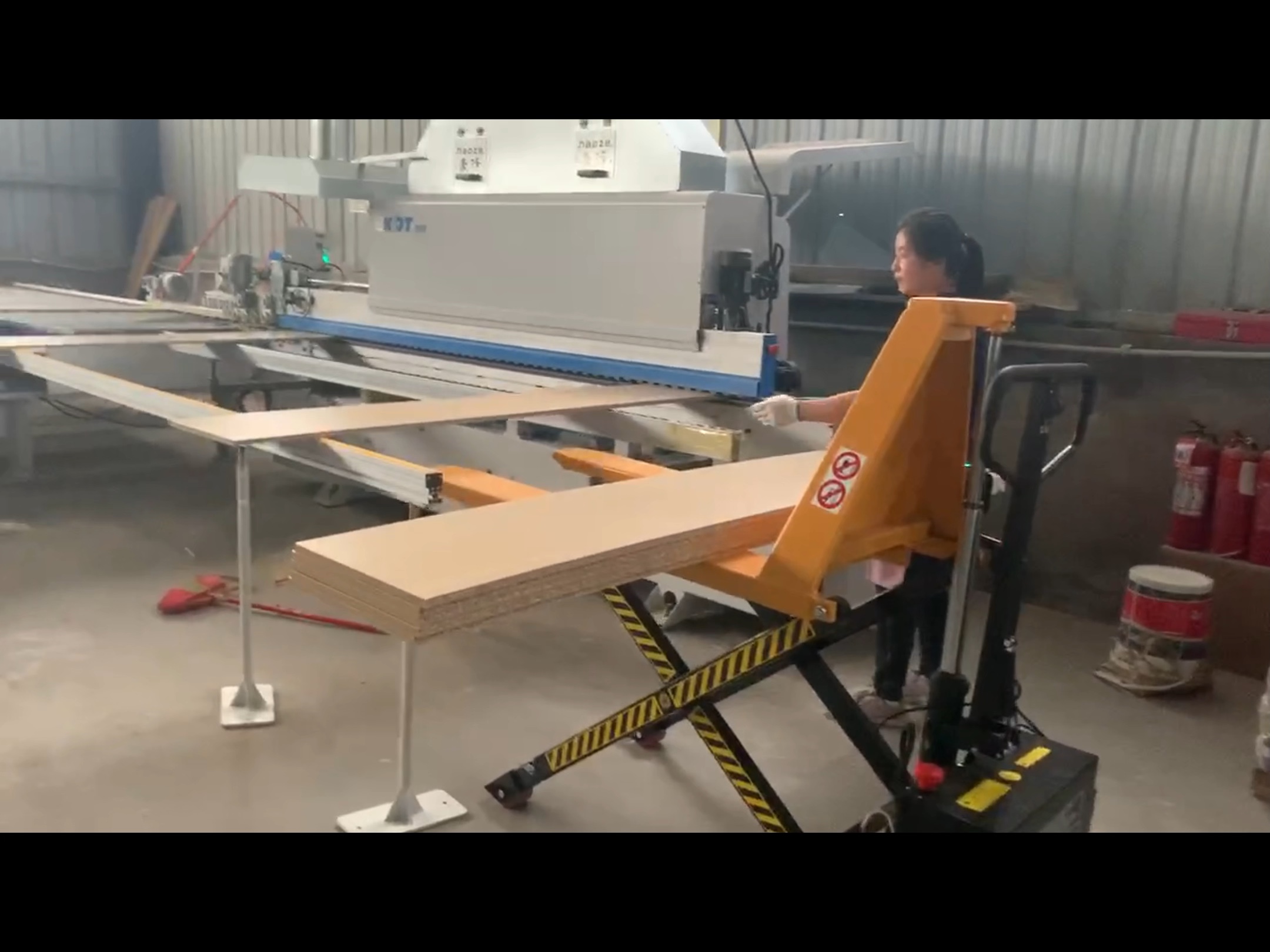 没错,就是这个电动叉车升降机,小巧方便一键升降当工作台搬运两用#全