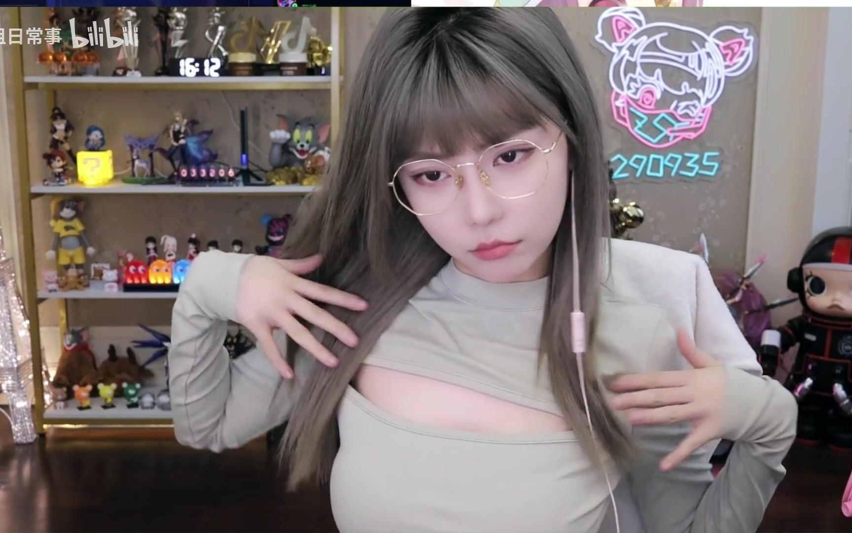 周姐311大胸日秀身材惨遭封禁直播间 超管闻讯赶来火速拿下!