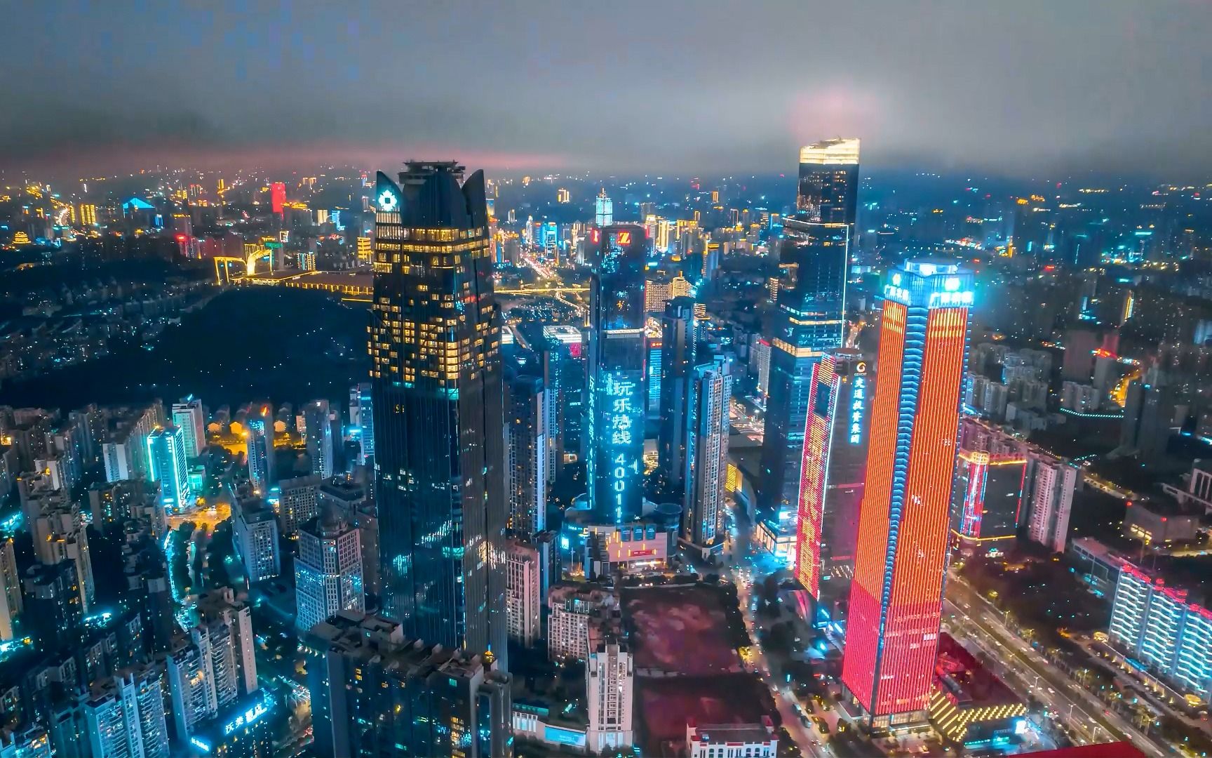 人总要来趟南宁吧,看看媲美北上广深的夜景,华灯初上的城市魅力,吹吹