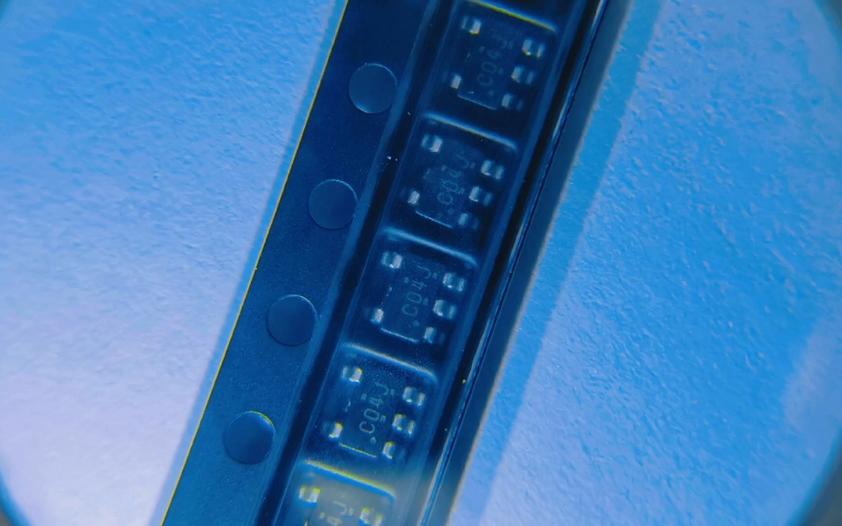 型号sn74lvc1g04dbvr 封装sot-23-5 品牌ti #芯片 #德州仪器 #电子元