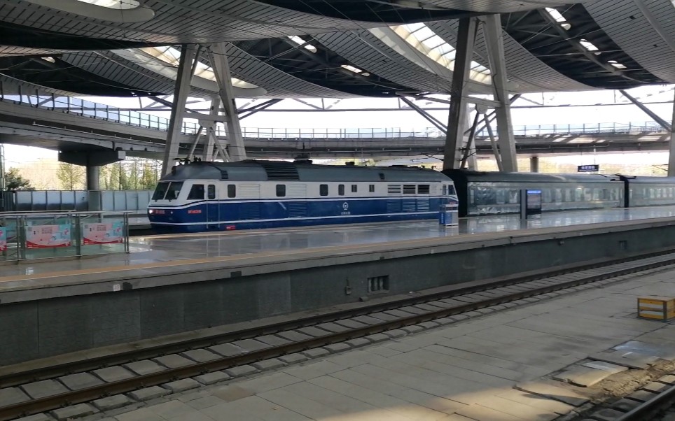 京局京段的df11 0315牵引z51次车底快速通过北京南站