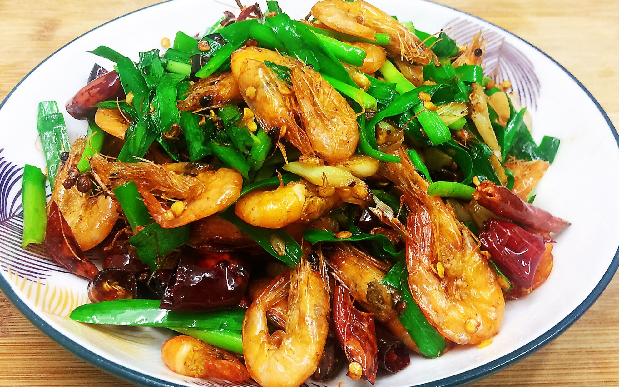 小河虾炒韭菜的做法,口感酥脆,味道鲜美,适合下酒