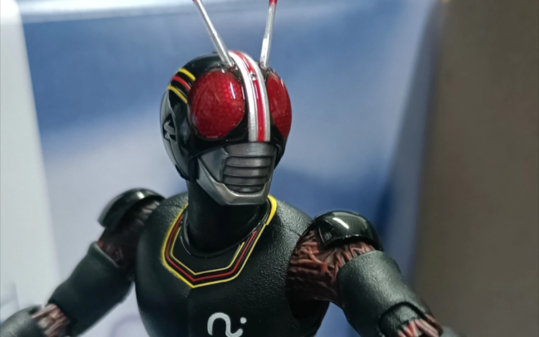 拆箱用做视频赚的600块买假面骑士black真骨雕有多香