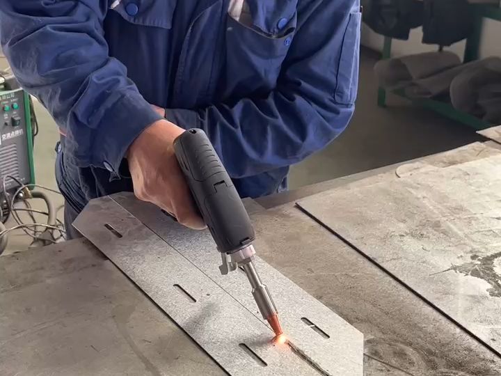 手持激光焊接机 #壹晨激光焊 #焊接设备 #激光手持焊接机厂家 @dou