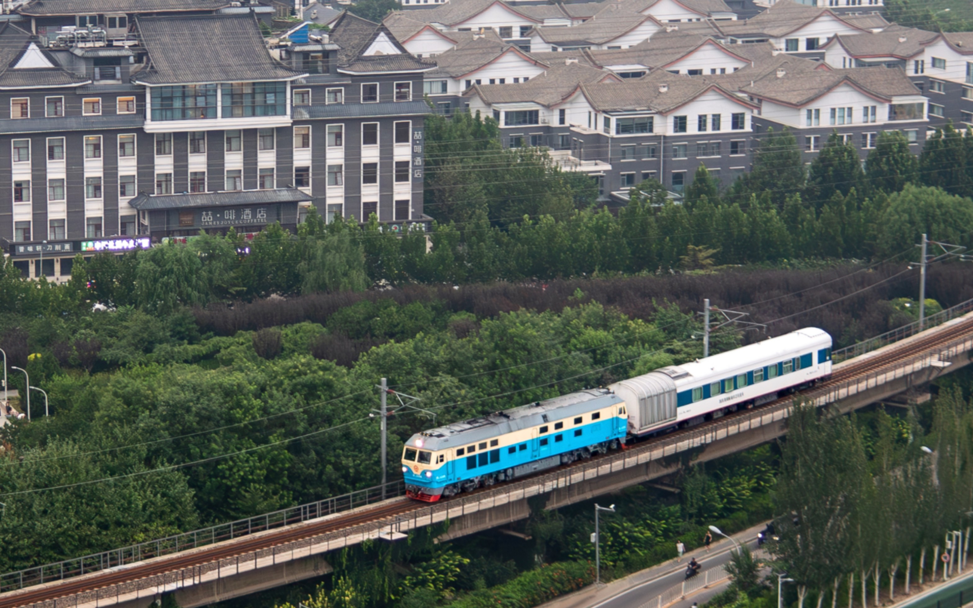 [中国铁路]临空00484次空送国铁集团隧道状态检查车wx25t999318接近