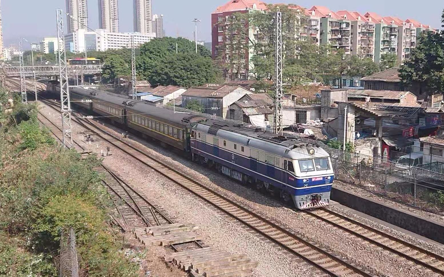 廣鐵黑科技拆豬k9045東風11 東風11g通過西華路尾