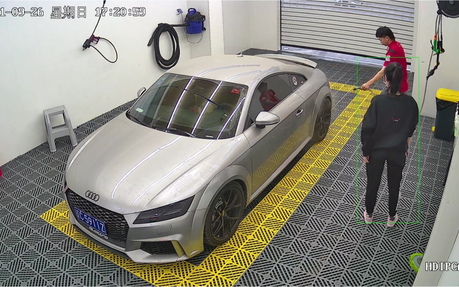 特别喜欢这款车,也来体验摩卡自助洗车了