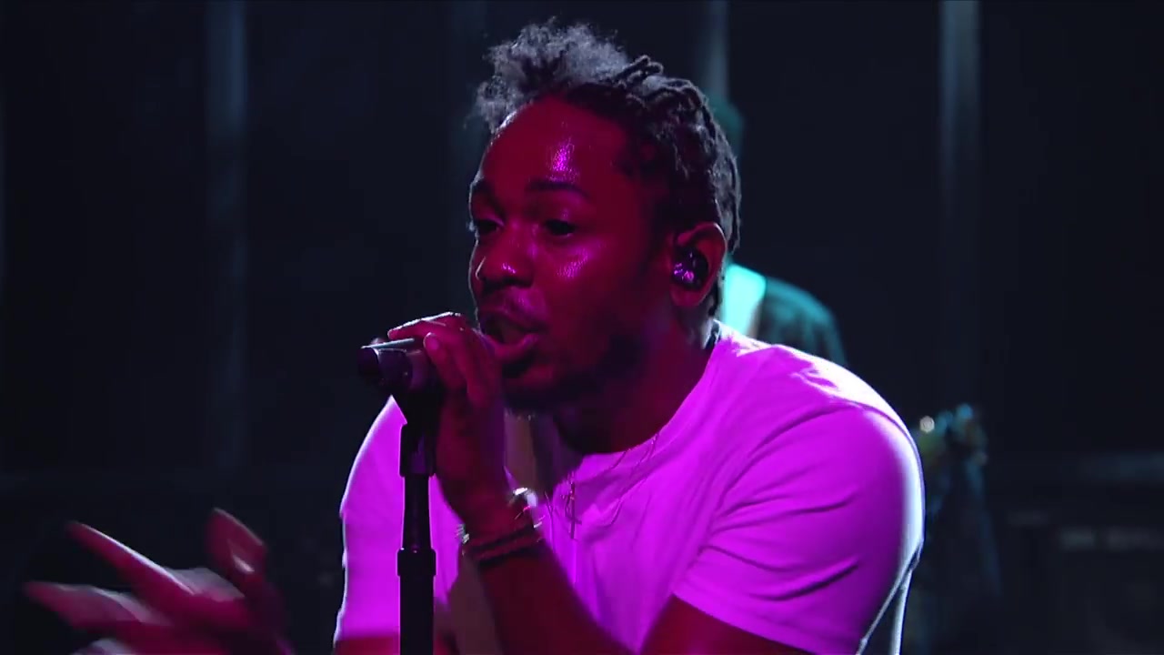 [图]Kendrick Lamar - i (Live on SNL)