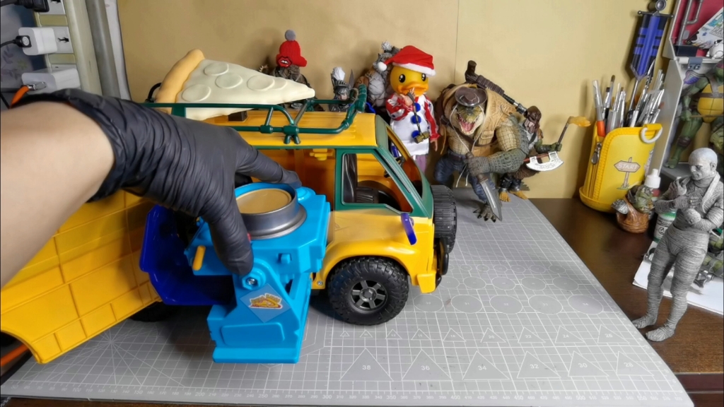 彩星2023版忍者神龟 龟车开盒 一起来体会发射披萨的快乐吧