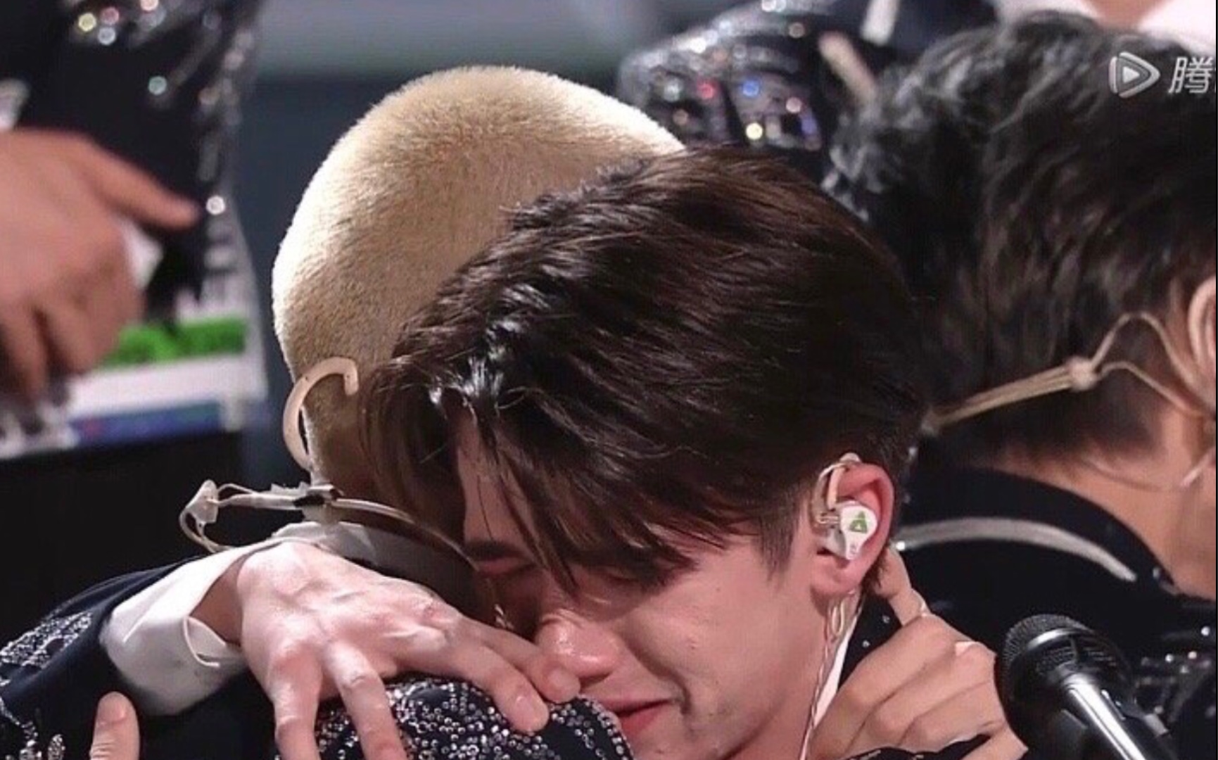 【米卡mika】【庆怜】|成团夜相拥而泣|我们都会有光明的未来_哔哩