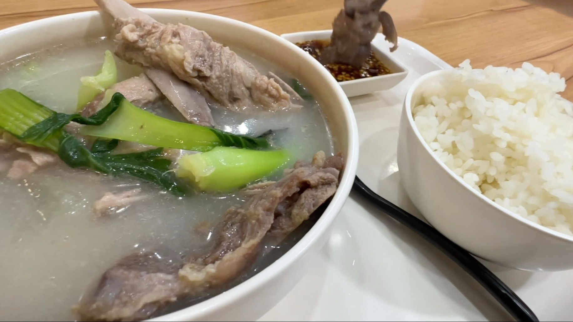 来到昆山,吃上了骨头汤饭