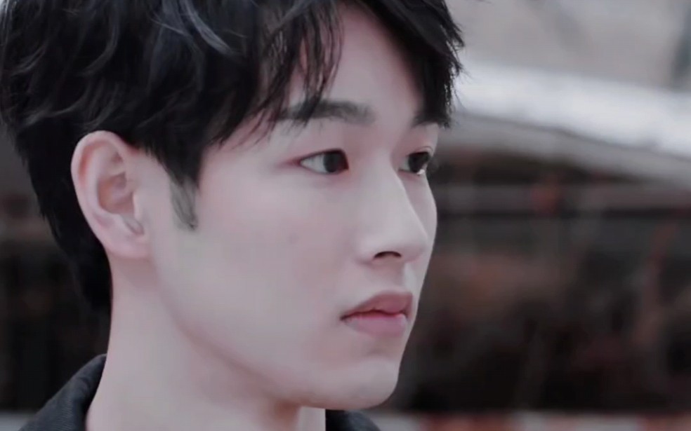 黑色系陆晓也还蛮好看