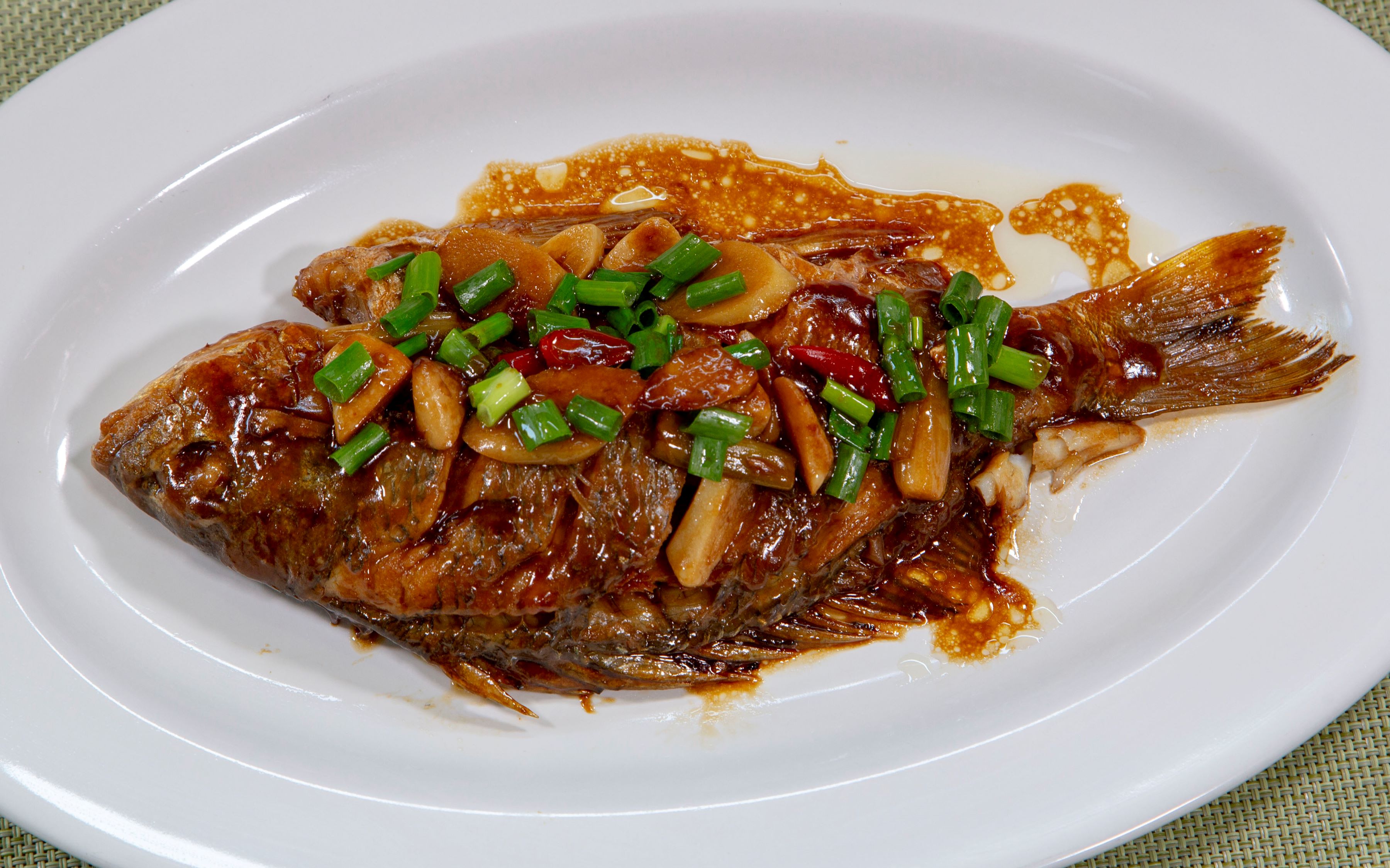 【红烧铜盆鱼】在逢年过节才能吃到菜,食材经典做法经典_哔哩哔哩