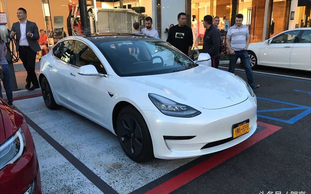 《可乐姐试驾测评Vlog》可乐和Regina 一起开车吧 Tesla model 3哔哩哔哩bilibili