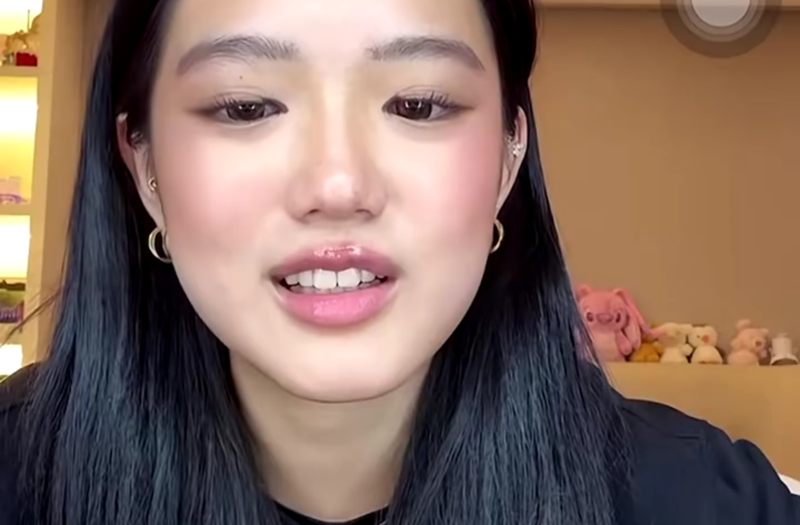 钟丽缇二女儿Jaden直播回应争议落泪 她知道妹妹考拉泄露她的隐私照吗