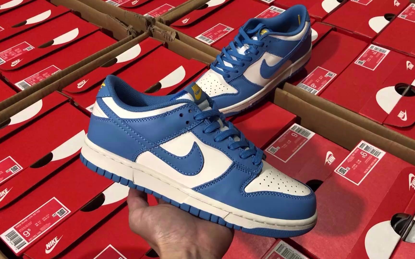 某田本地实拍dunk北卡蓝,百元就能满足学生党