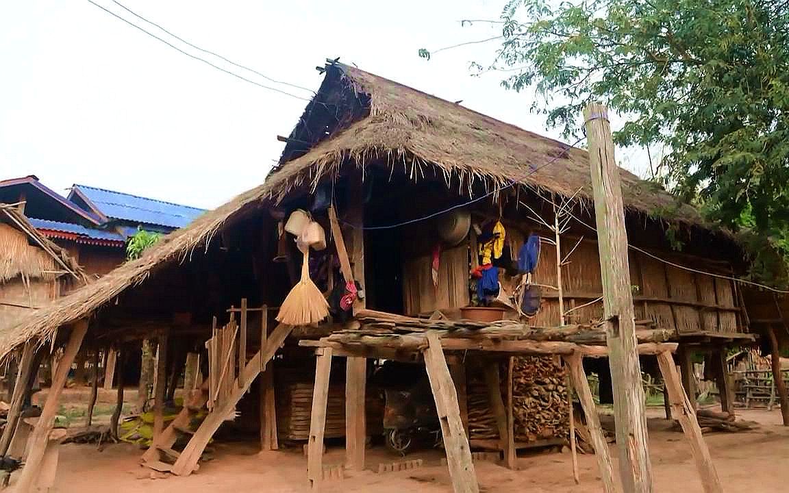 中国人在老挝,看看老挝最穷的农村长什么样?跟中国有什么区别?