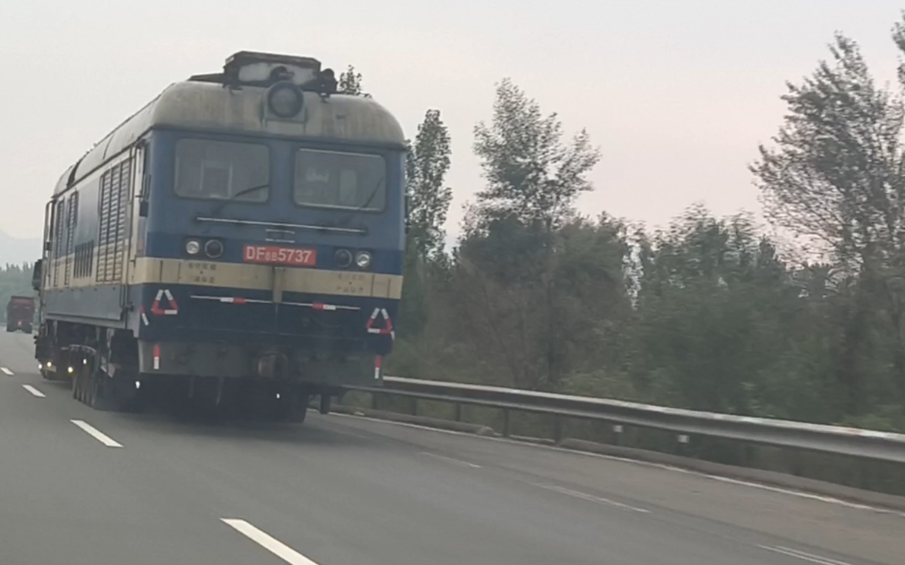 二广高速上拍到的东风8b型柴油机车(df8b)另一视角