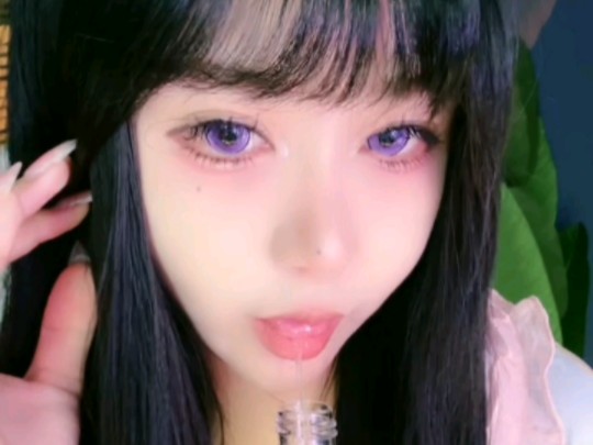 维妮女王怼脸盯视美瞳魔眼疯狂口水倒数倒计时