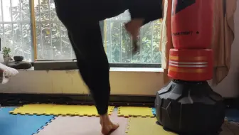 女博士生写不出论文只好踢沙袋了#跆拳道旋风踢