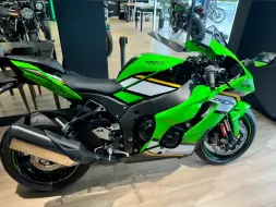 Download Video: zx10r s1000rr 牛马组合，2025川崎大牛提车啦