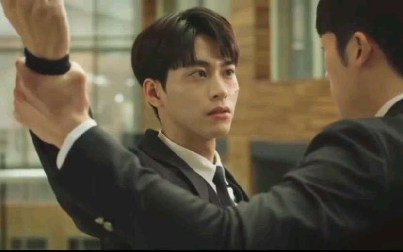 韩剧剪辑你的目光所及之处韩泰周竟然摸别人耳朵姜国生气了后果很严重