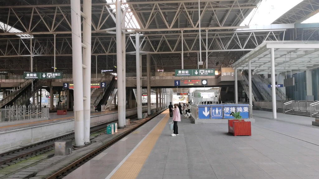 贵阳站站台图片